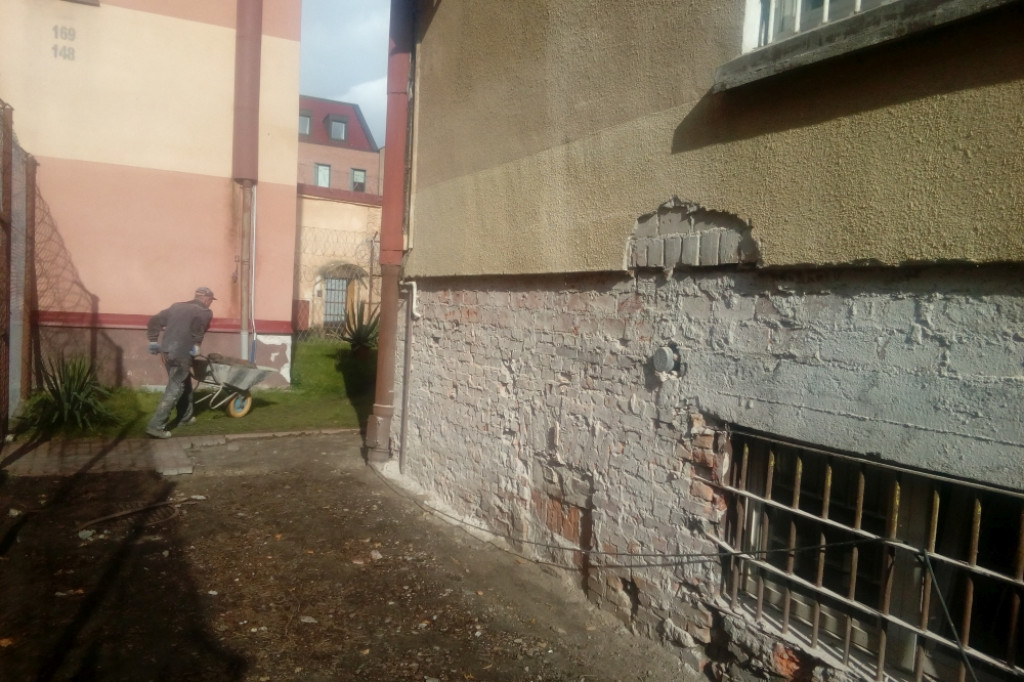 Prace remontowe i modernizacyjne na terenie Zakładu Karnego w Szczecinku