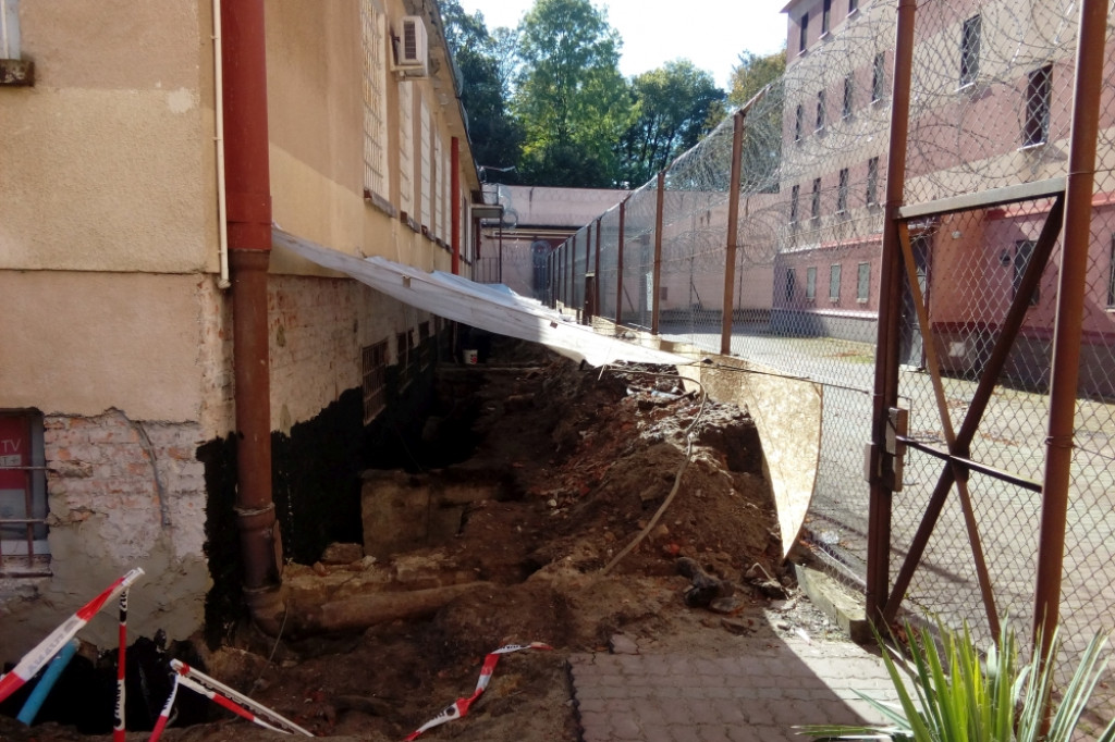 Prace remontowe i modernizacyjne na terenie Zakładu Karnego w Szczecinku