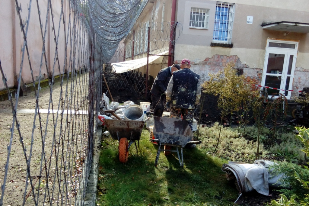 Prace remontowe i modernizacyjne na terenie Zakładu Karnego w Szczecinku