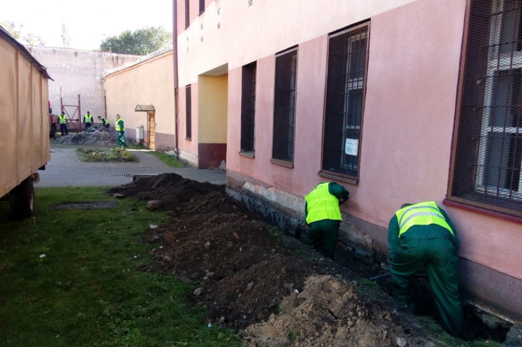 Prace remontowe i modernizacyjne na terenie Zakładu Karnego w Szczecinku