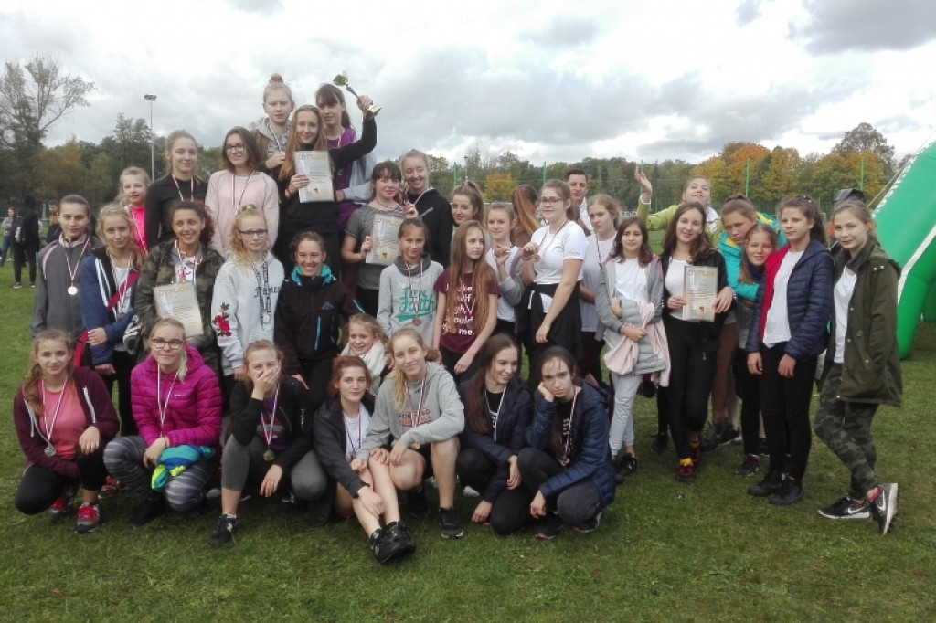 Mistrzostwa Powiatu Szczecinek w sztafetowych biegach przełajowych dziewcząt i chłopców