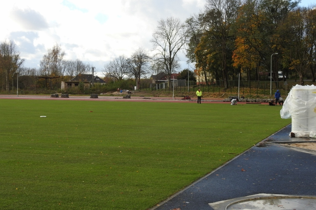 Stadion na Światkach z nową murawą i bieżną