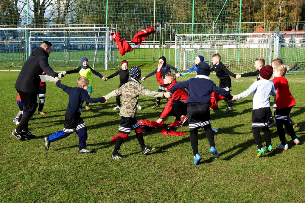 AP Szczecinek najlepsza w powiatowych eliminacjach turnieju ?Z podwórka na stadion? o Puchar Tymbarku