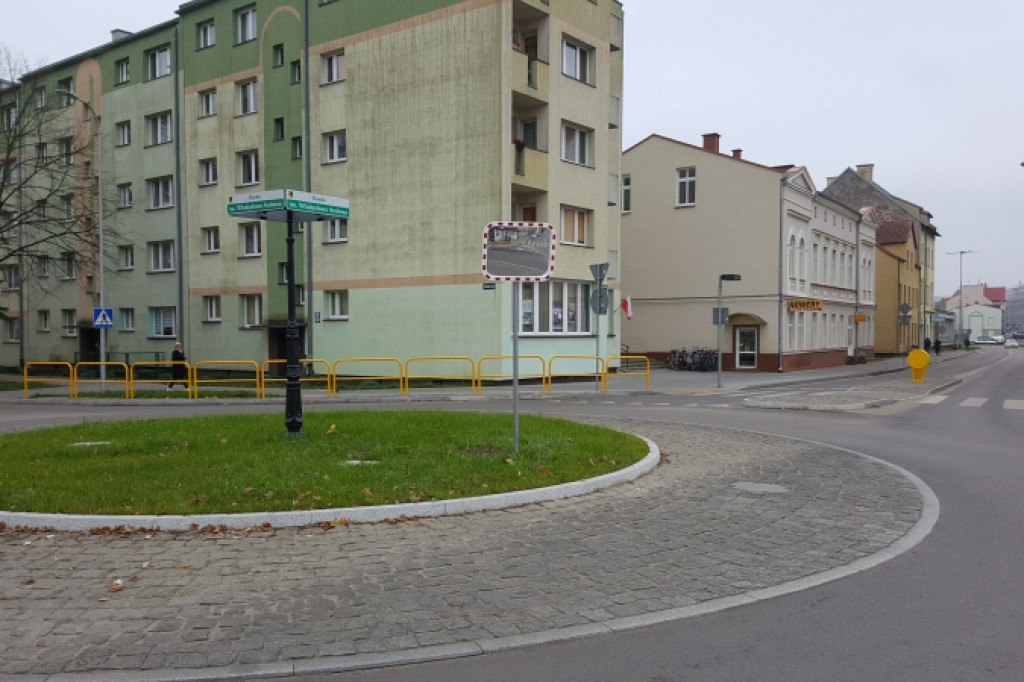 Nowe rondo z lustrem