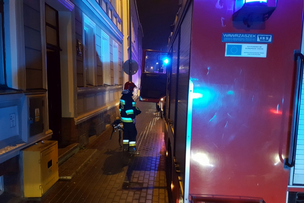 Trzy zastępy straży pożarnej postawione na nogi z powodu przypalonego garnka