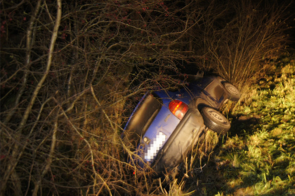 Opel w rowie. Kierowcy brak