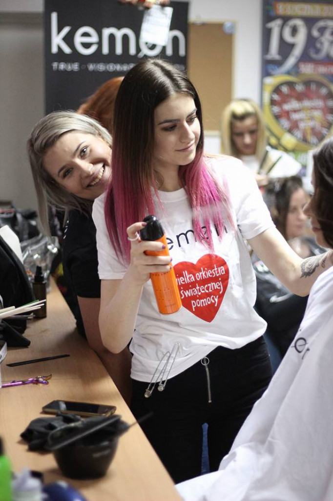 Szczecineckie fryzjerki odwiedziły siedzibę fundacji WOŚP