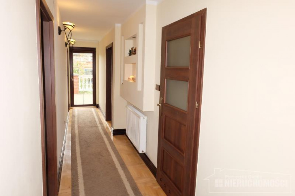 Dom o wysokim standardzie w super lokalizacji ? spokojna ulica w centrum, blisko parku i jeziora