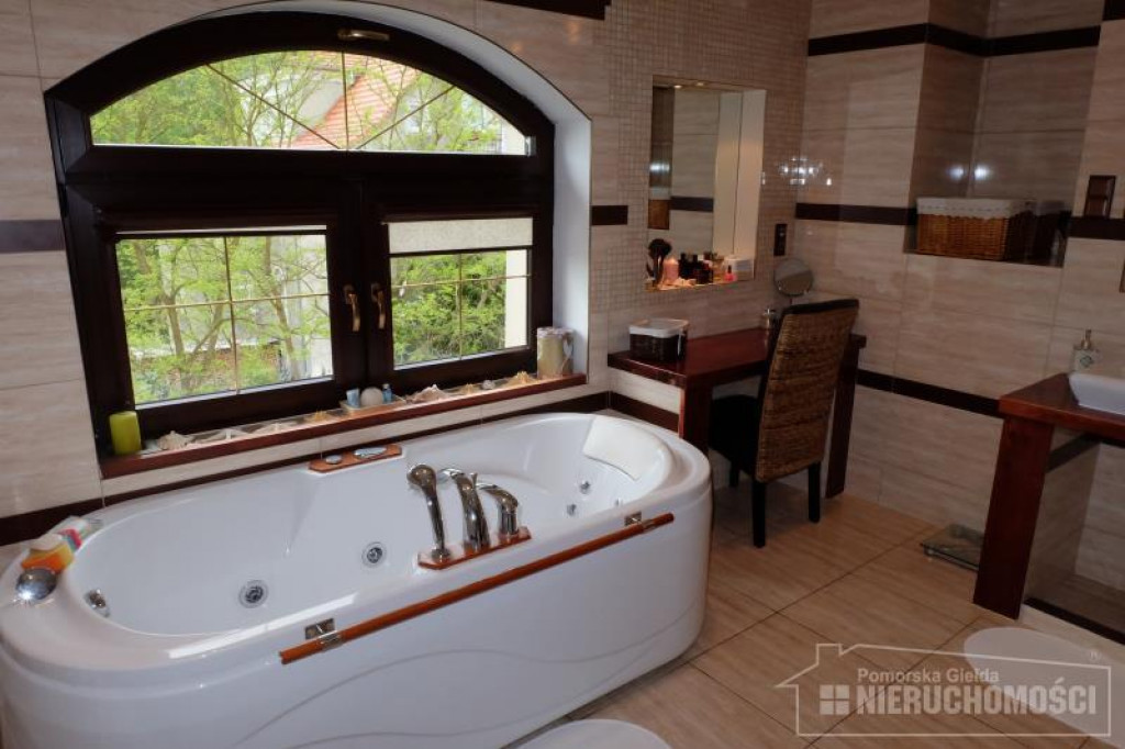 Dom o wysokim standardzie w super lokalizacji ? spokojna ulica w centrum, blisko parku i jeziora