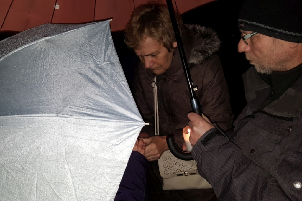 Spotkali się pod sądem. Zostali wylegitymowani przez policję