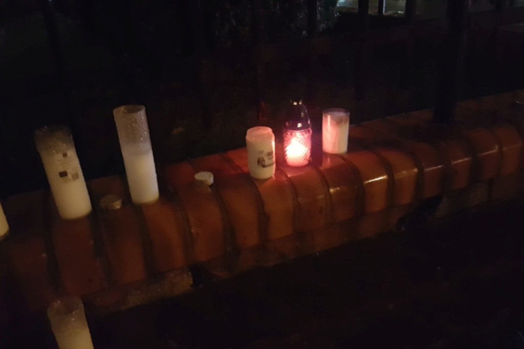 Spotkali się pod sądem. Zostali wylegitymowani przez policję