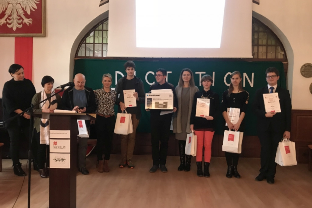 W I LO pisali dyktando... po angielsku