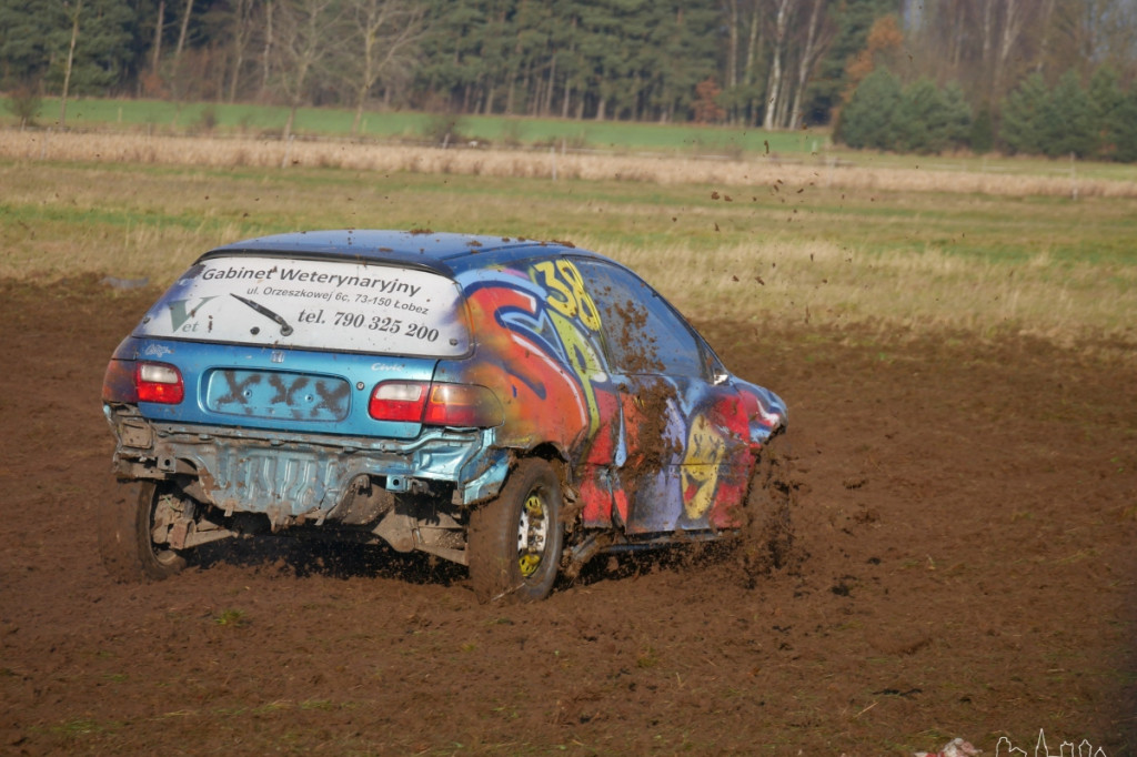 Destruction Derby- Wyścig Złomów Vol. 6 Edycja Mikołajkowa