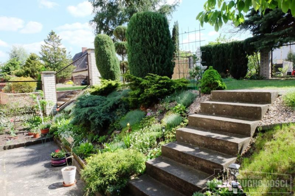 Dom w atrakcyjnej lokalizacji ? osiedle Zachód