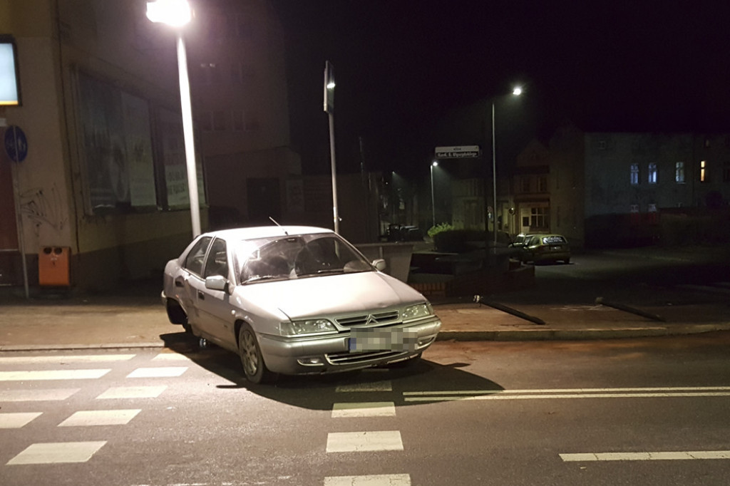 Kolizja na Wyszyńskiego /fot. Czytelnik