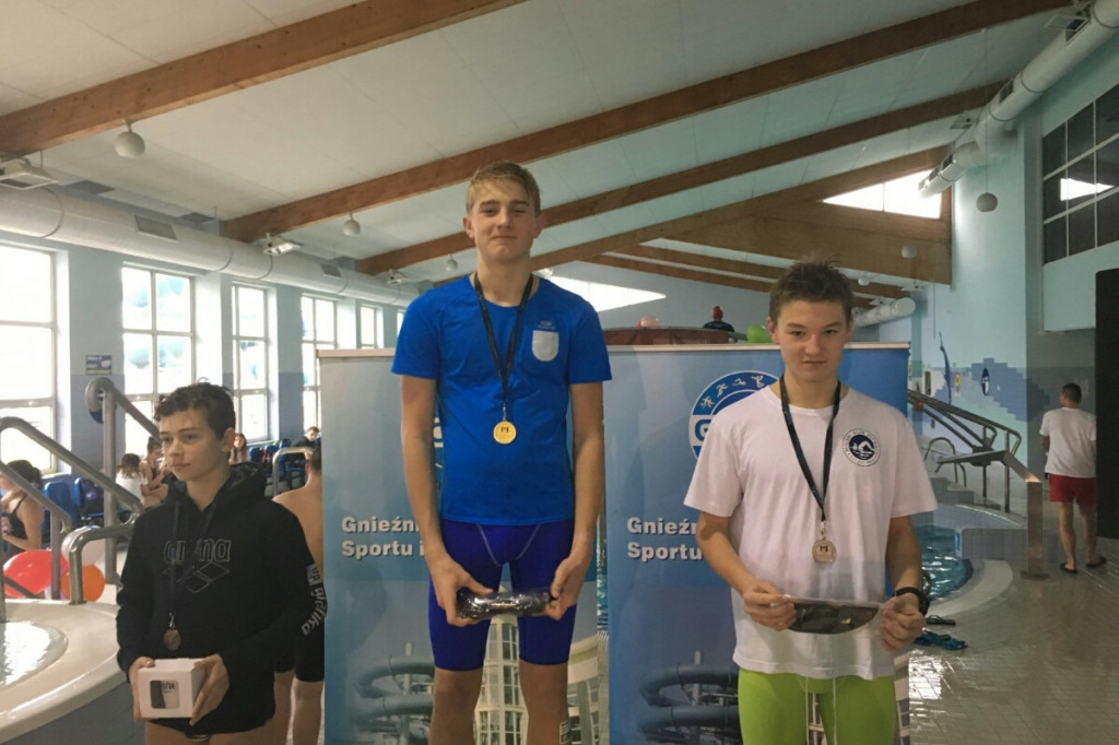Medale pływaków ze Szczecinka