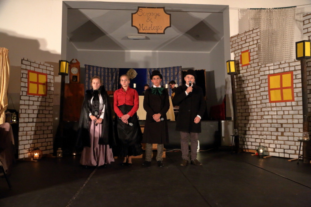 ?Opowieść wigilijna? w szkole w Łubowie