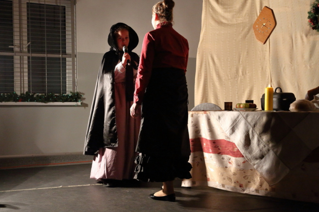 ?Opowieść wigilijna? w szkole w Łubowie