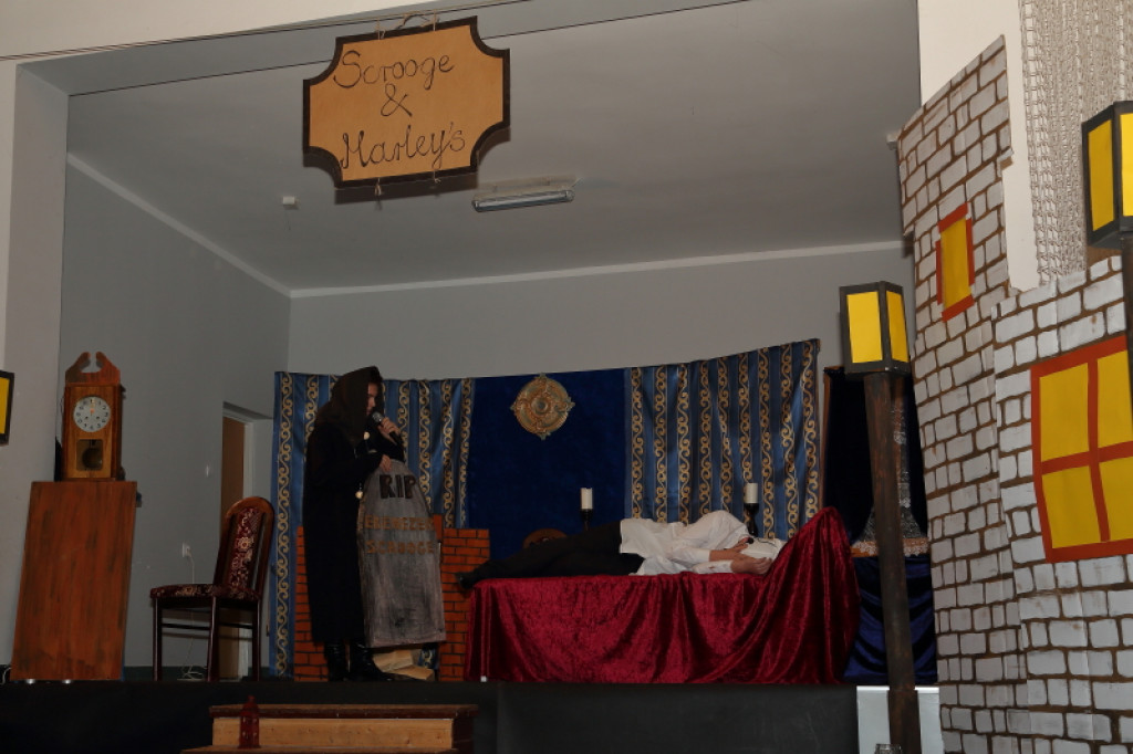 ?Opowieść wigilijna? w szkole w Łubowie