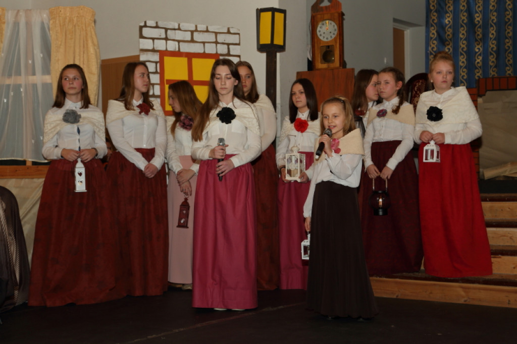 ?Opowieść wigilijna? w szkole w Łubowie