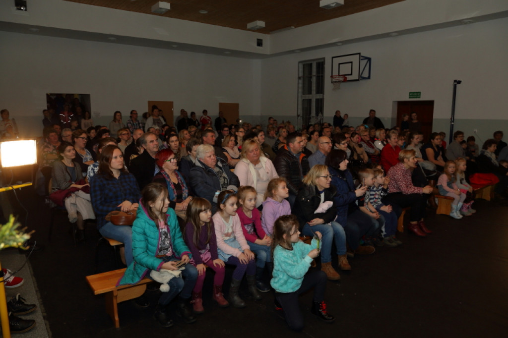 ?Opowieść wigilijna? w szkole w Łubowie