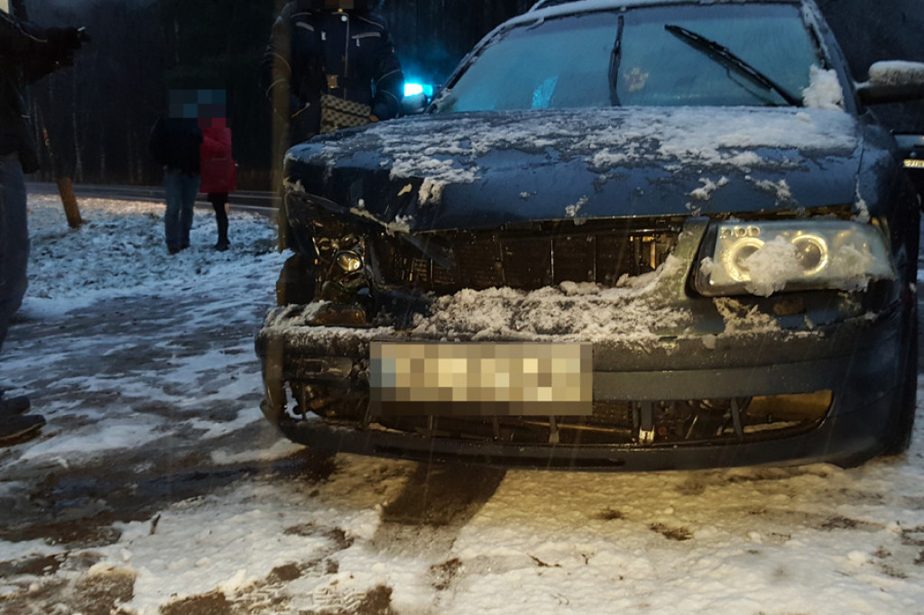 VW uderzył w opla. Stłuczka na krajowej ?dwudziestce?
