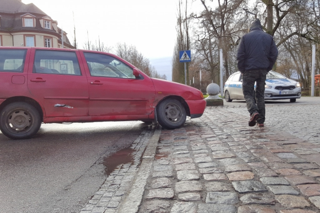 Kolizja przy dużym kościele