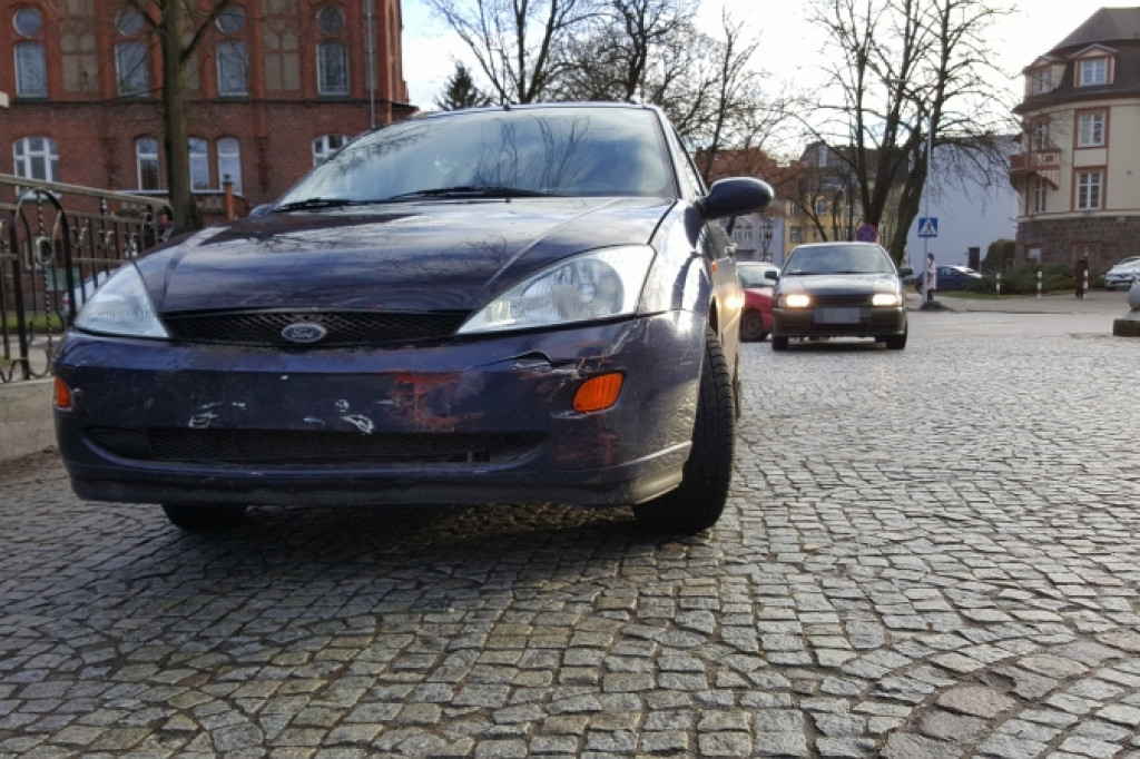 Kolizja przy dużym kościele