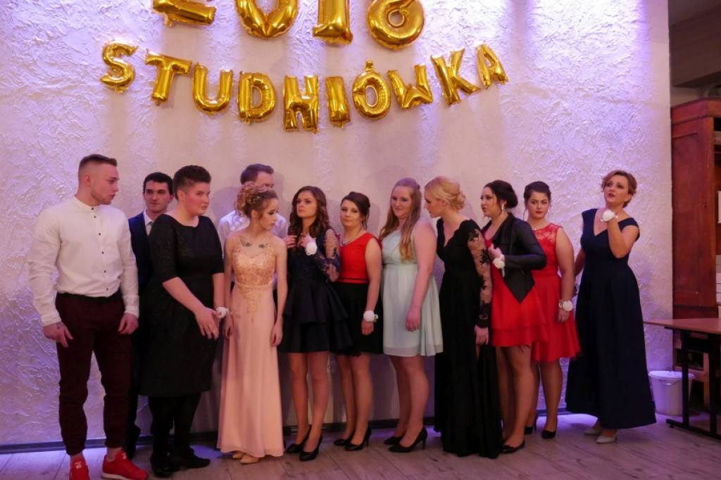Studniówka 2018. Na balu bawili się maturzyści z ZS nr 2