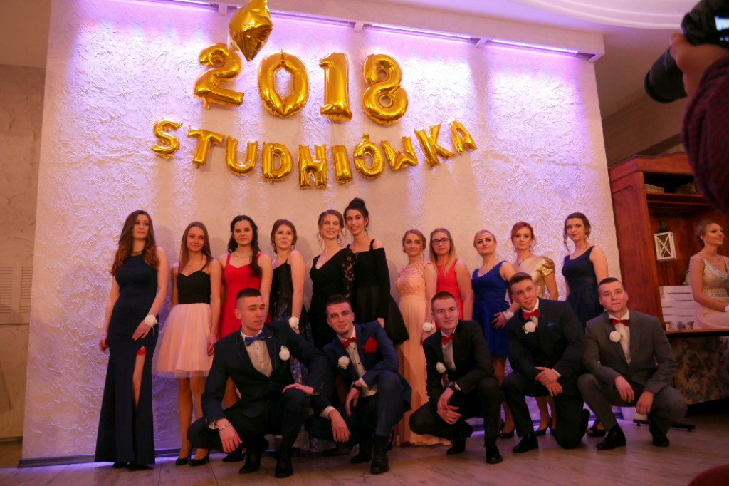 Studniówka 2018. Na balu bawili się maturzyści z ZS nr 2