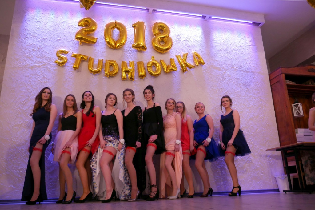 Studniówka 2018. Na balu bawili się maturzyści z ZS nr 2