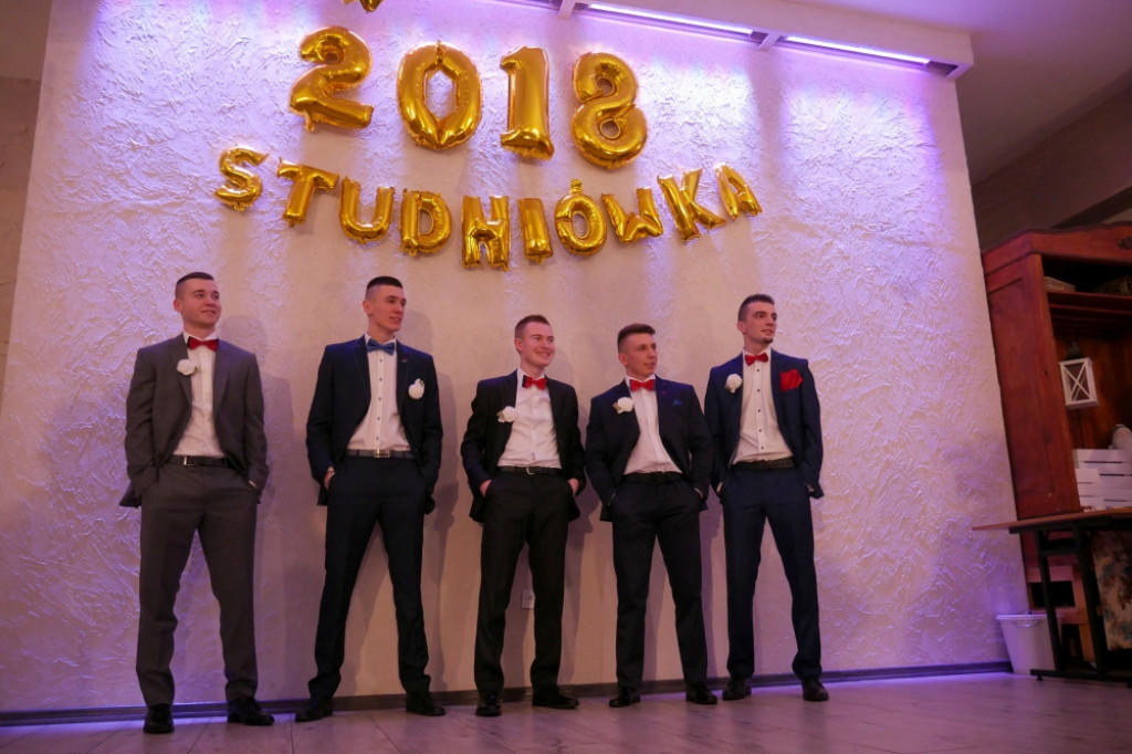 Studniówka 2018. Na balu bawili się maturzyści z ZS nr 2