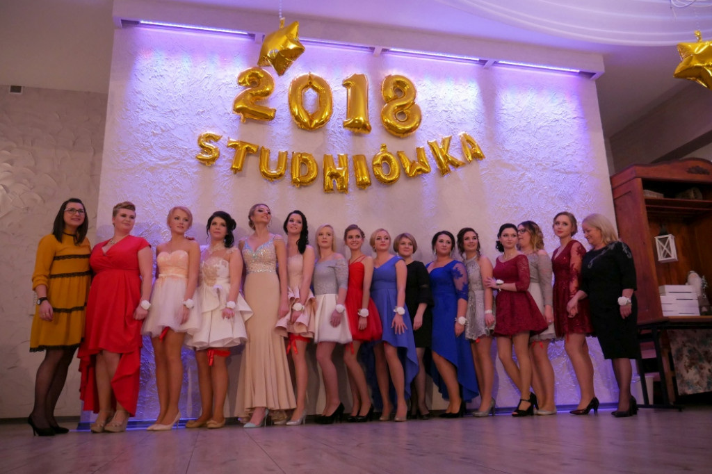 Studniówka 2018. Na balu bawili się maturzyści z ZS nr 2