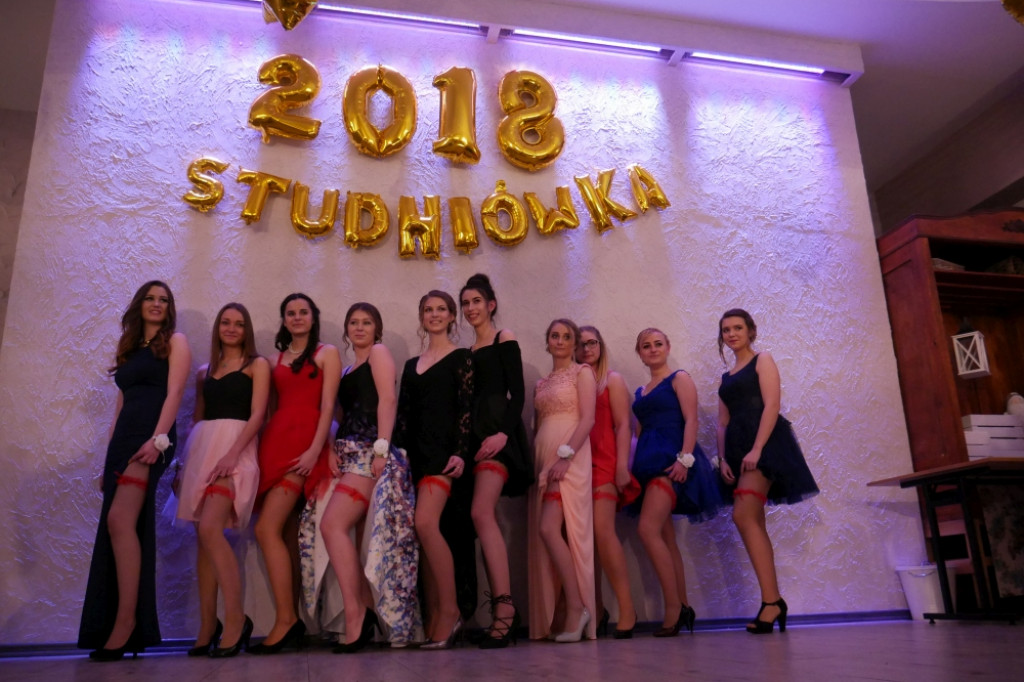 Studniówka 2018. Na balu bawili się maturzyści z ZS nr 2