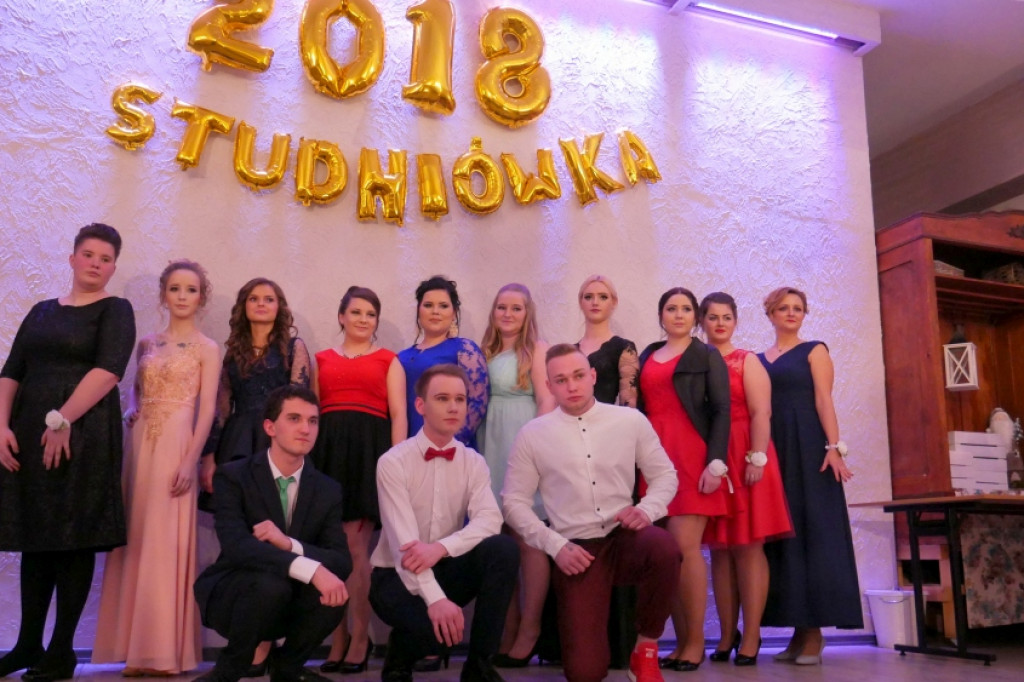 Studniówka 2018. Na balu bawili się maturzyści z ZS nr 2
