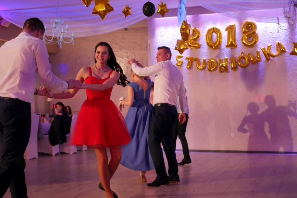 Studniówka 2018. Na balu bawili się maturzyści z ZS nr 2