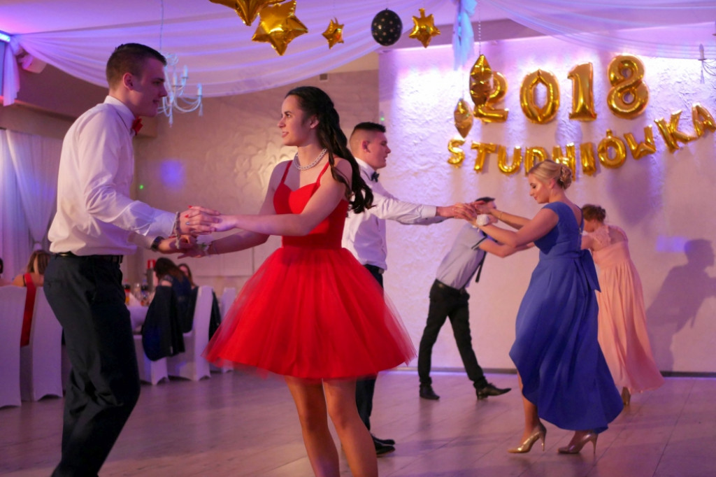 Studniówka 2018. Na balu bawili się maturzyści z ZS nr 2