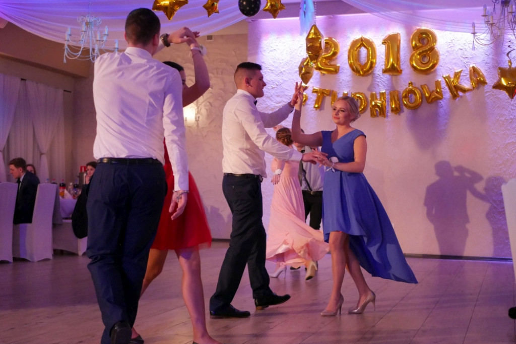 Studniówka 2018. Na balu bawili się maturzyści z ZS nr 2