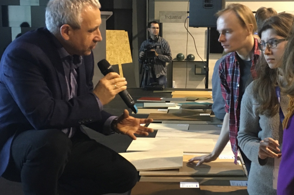 Studenci uczyli się robić meble w Kronospan Design Factory