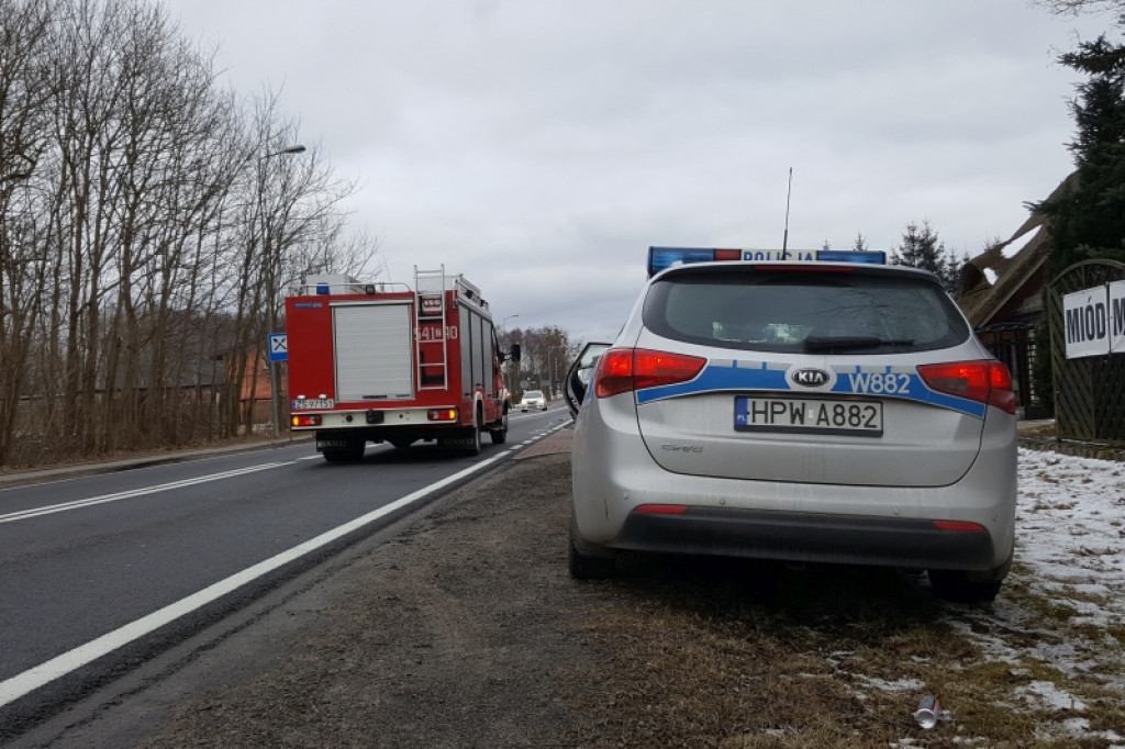 Niebezpieczne zdarzenie drogowe w Białym Borze. Zderzenie dwóch samochodów