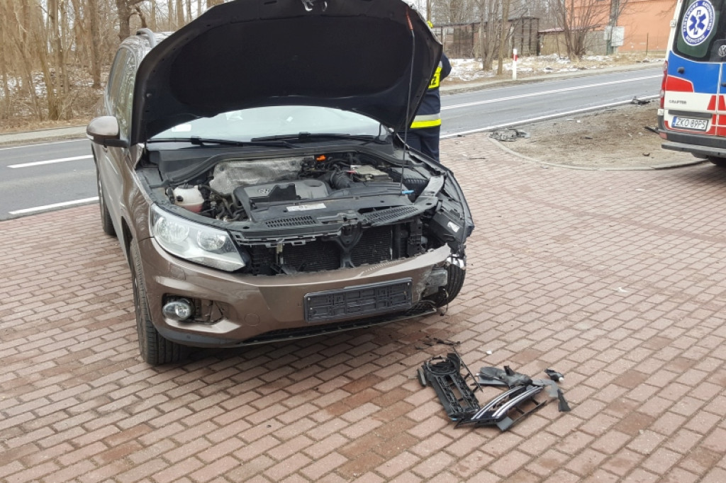 Niebezpieczne zdarzenie drogowe w Białym Borze. Zderzenie dwóch samochodów