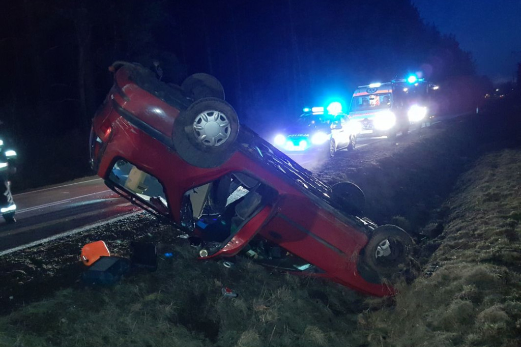 Renault dachował pomiędzy Marcelinem a Gwdą