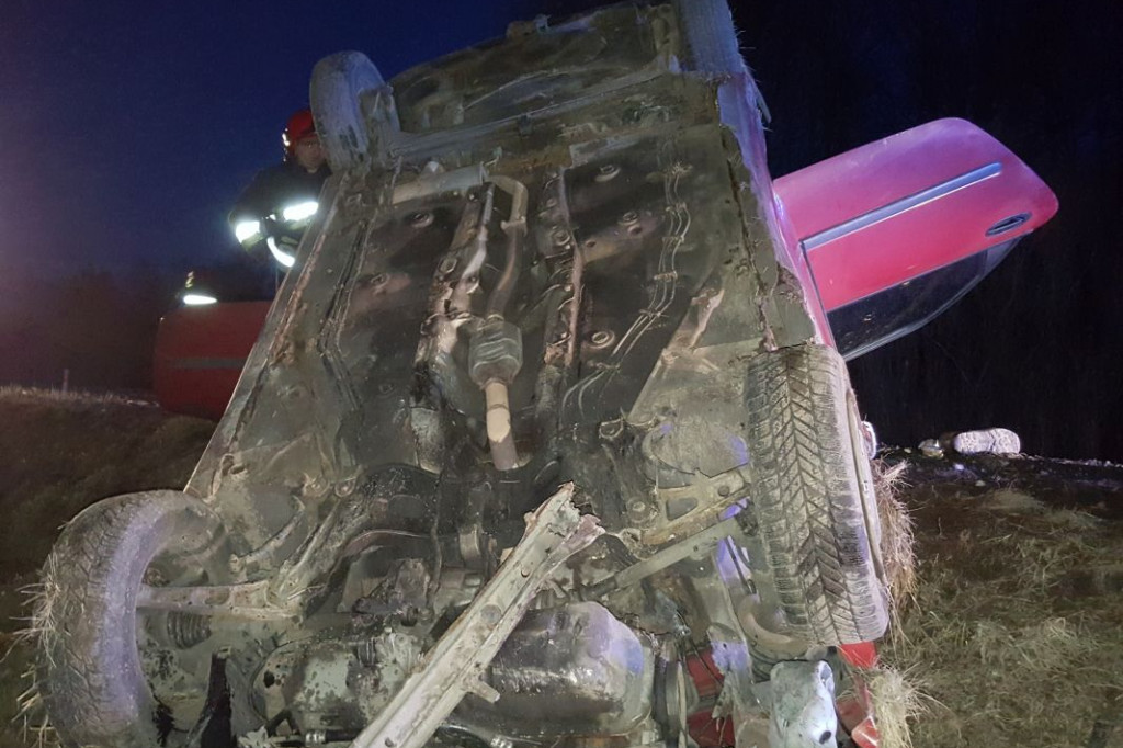 Renault dachował pomiędzy Marcelinem a Gwdą