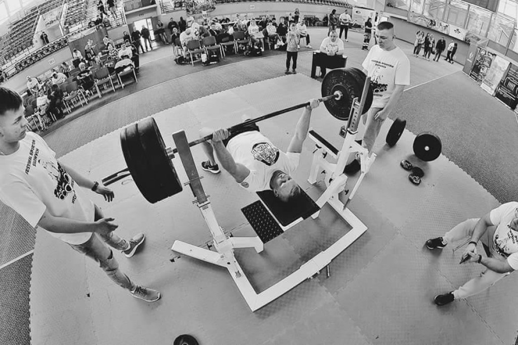 SPORTY SIŁOWE. Wyciskali dla Kruszyny. Udany start Szymona Podolańczyka w Kołobrzegu