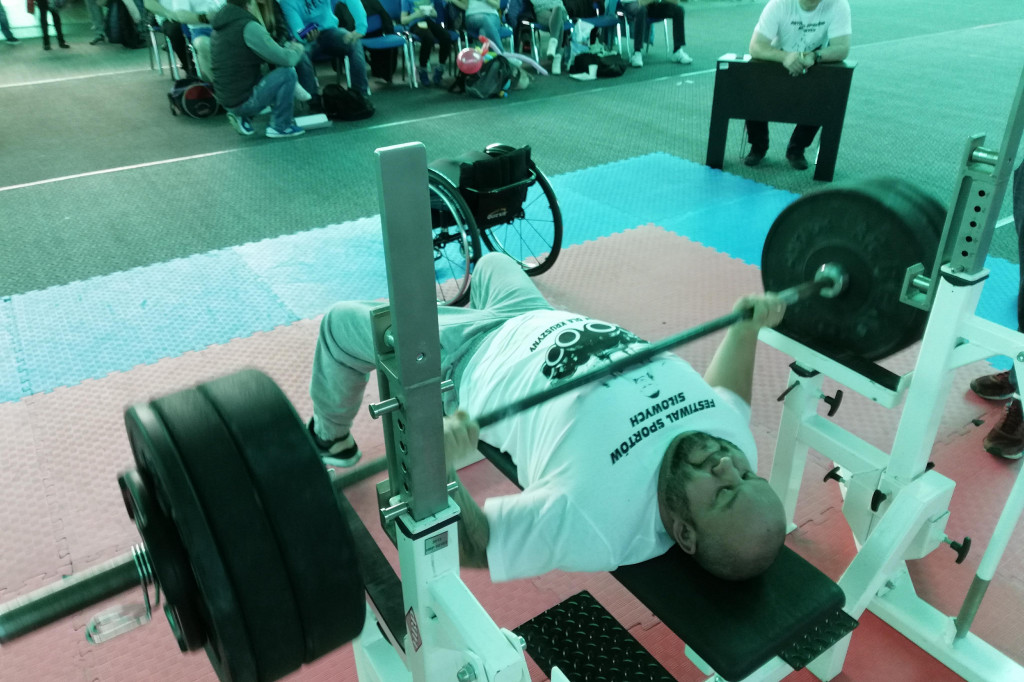 SPORTY SIŁOWE. Wyciskali dla Kruszyny. Udany start Szymona Podolańczyka w Kołobrzegu