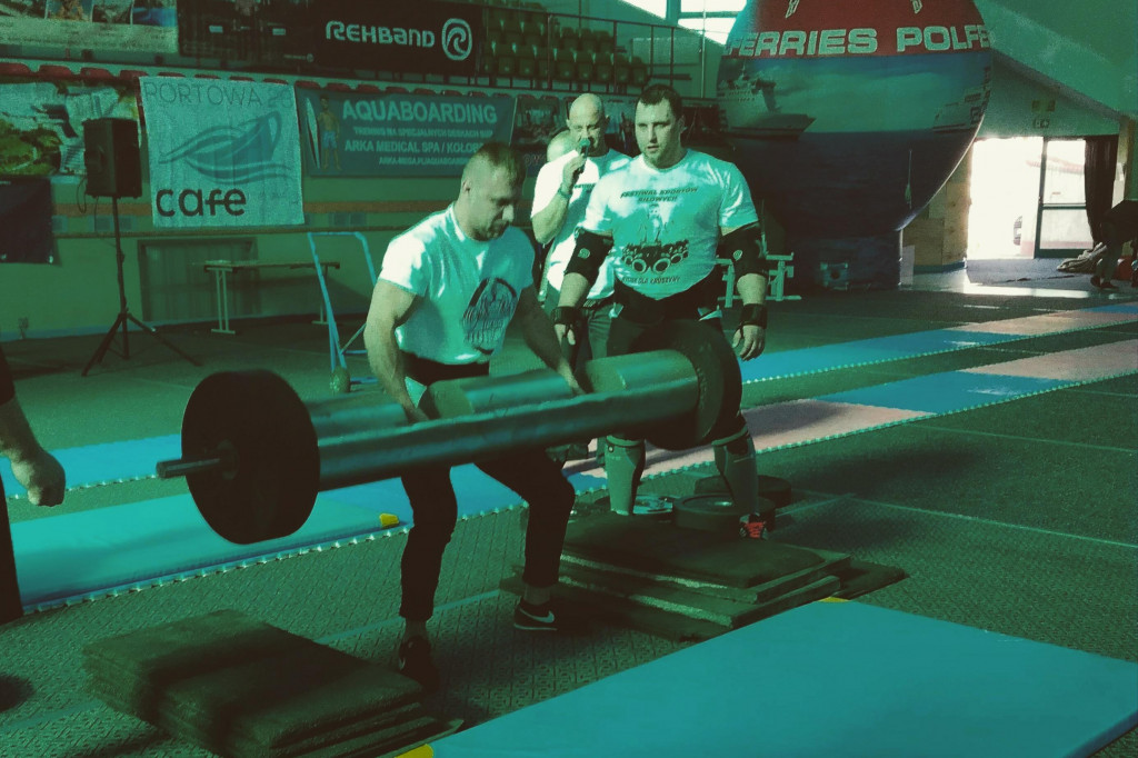 SPORTY SIŁOWE. Wyciskali dla Kruszyny. Udany start Szymona Podolańczyka w Kołobrzegu