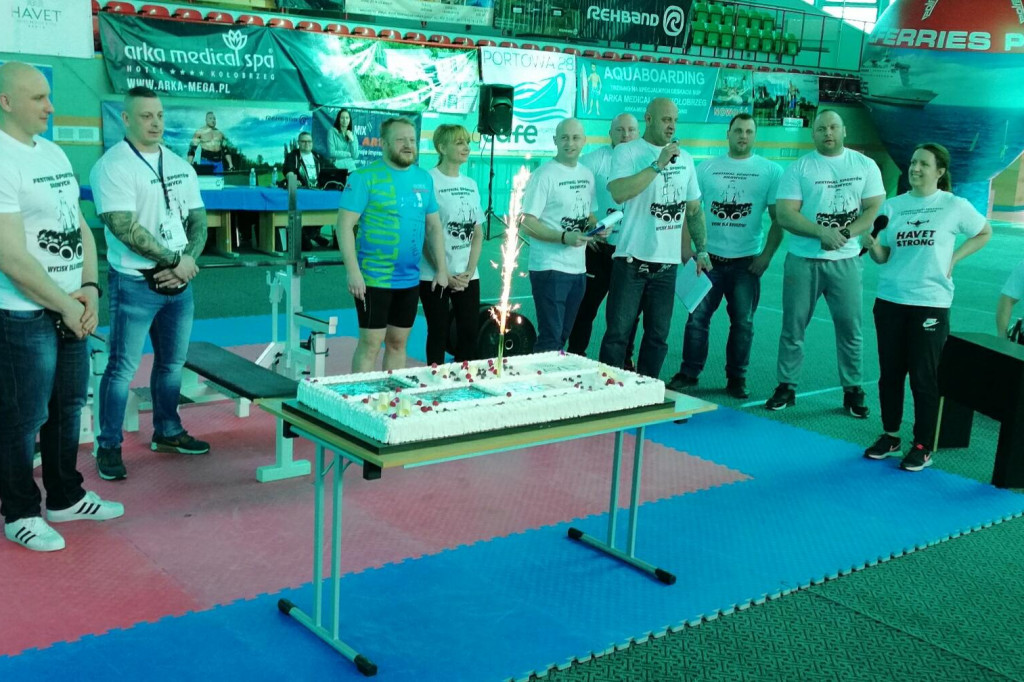 SPORTY SIŁOWE. Wyciskali dla Kruszyny. Udany start Szymona Podolańczyka w Kołobrzegu