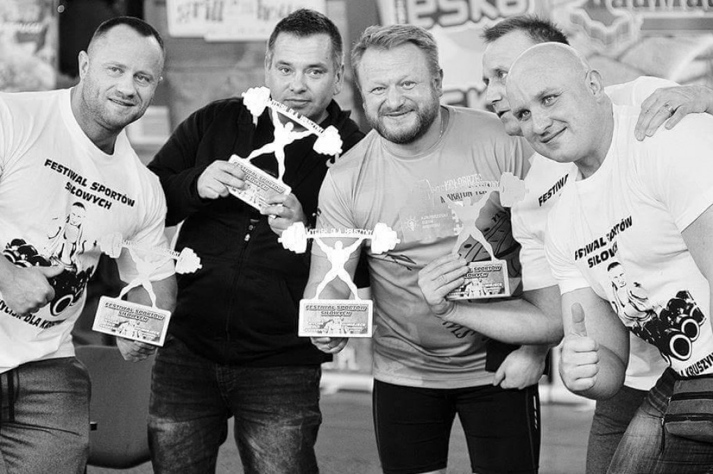 SPORTY SIŁOWE. Wyciskali dla Kruszyny. Udany start Szymona Podolańczyka w Kołobrzegu