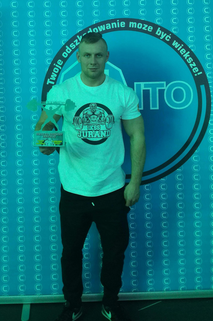 SPORTY SIŁOWE. Wyciskali dla Kruszyny. Udany start Szymona Podolańczyka w Kołobrzegu