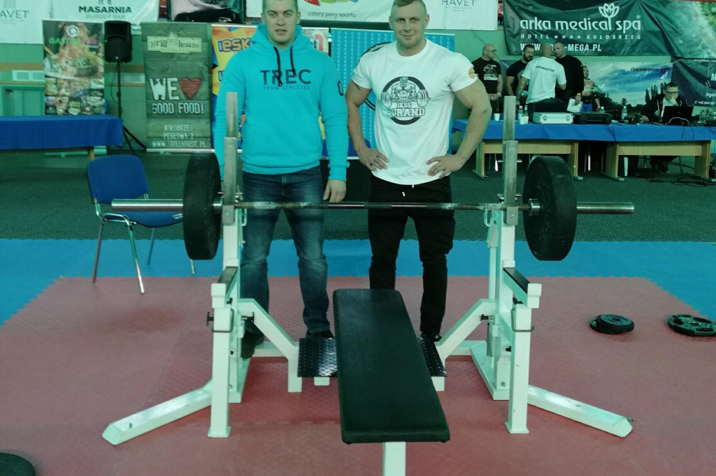 SPORTY SIŁOWE. Wyciskali dla Kruszyny. Udany start Szymona Podolańczyka w Kołobrzegu